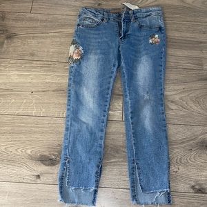 Gorgeous girls joes jeans with drawstring inside and super cute design on jeans!